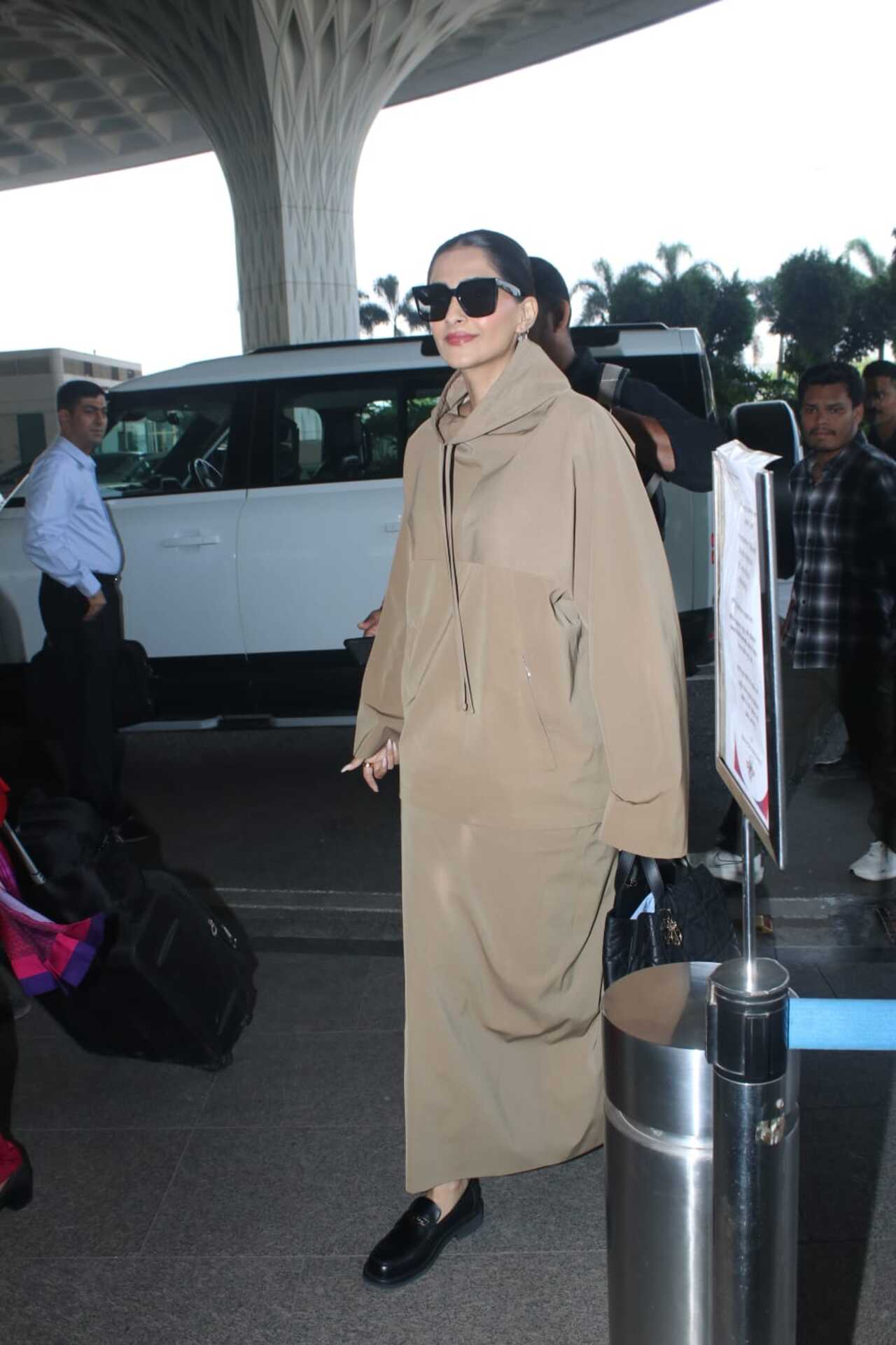 Sonam Kapoor was seen in a brown overalls at the Mumbai airport