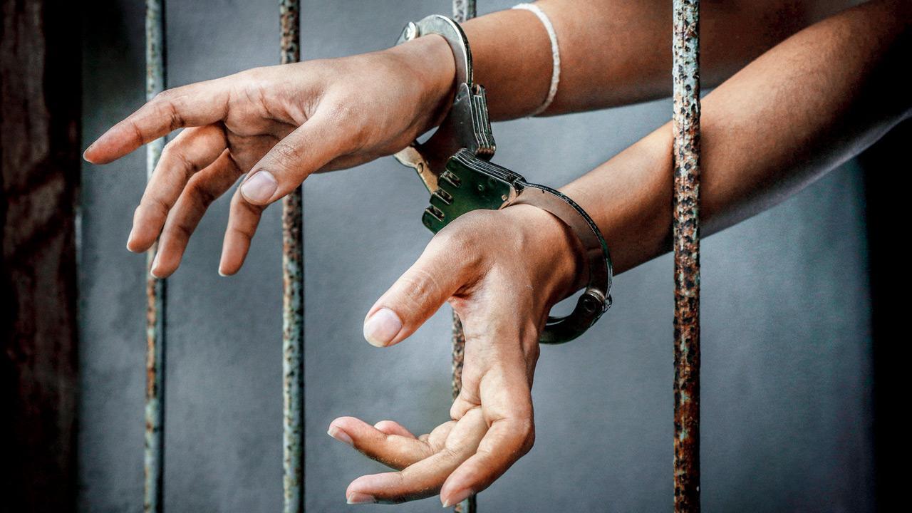 Mumbai: Pydhonie cops get a clean chit for custodial death
