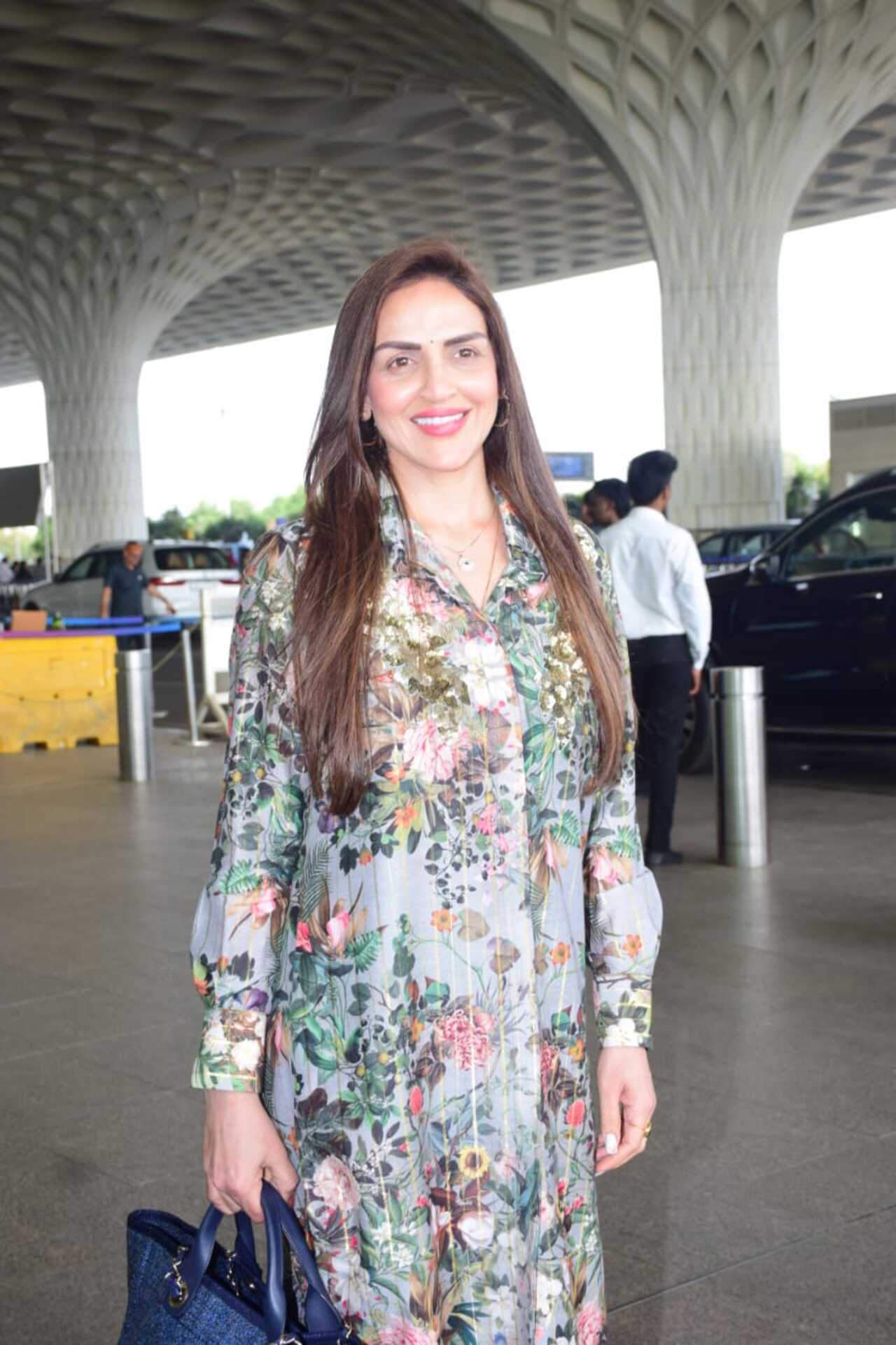 Actress Esha Deol looked like a ray of sunshine at the Mumbai airport on Sunday morning