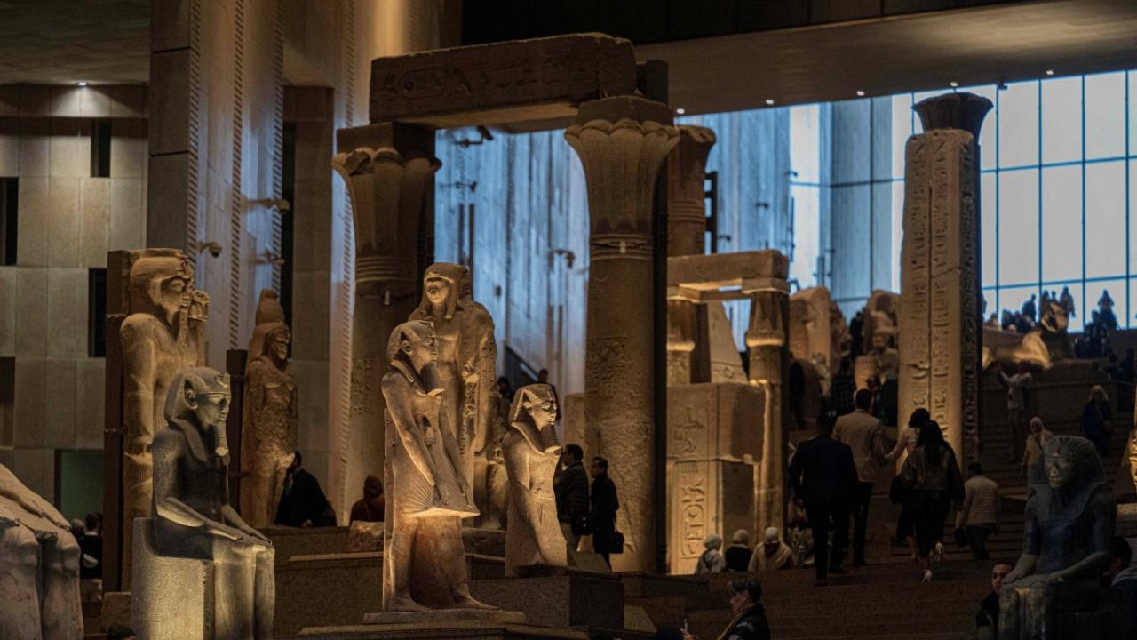 An 11-metre (36-foot) statue of Ramses II greets visitors, leading to a grand staircase lined with statues of pharaohs, gods and sarcophagi, and ending at a window framing the pyramids. Currently, 12 galleries display around 15,000 artefacts arranged chronologically from prehistory to the Greco-Roman period.