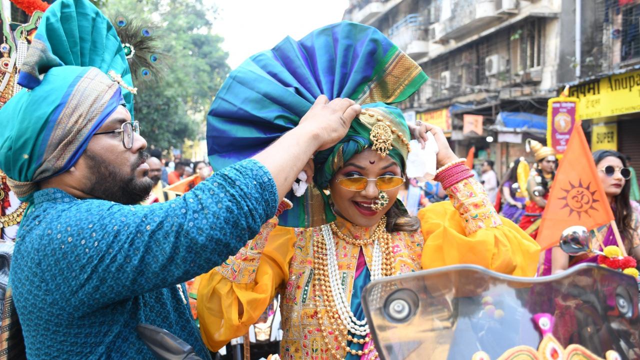 People are at their fashionable best as they don traditional attire like nauvari saree (women), and dhoti and kurta (men), completing the look with pheta and jewellery. 