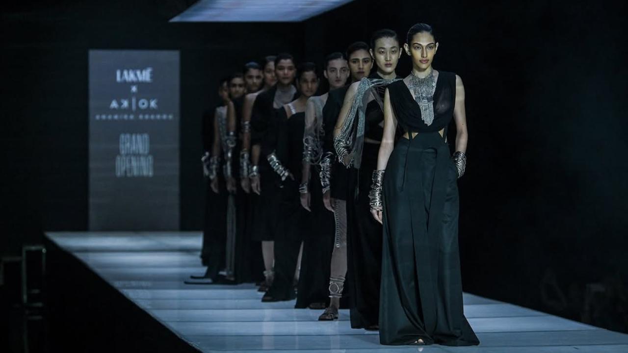 The collection aimed to embody the elegance that the unstoppable modern woman exudes as she seamlessly transitions through different roles from work to life. (Pic: Instagram/@lakmefashionwk)