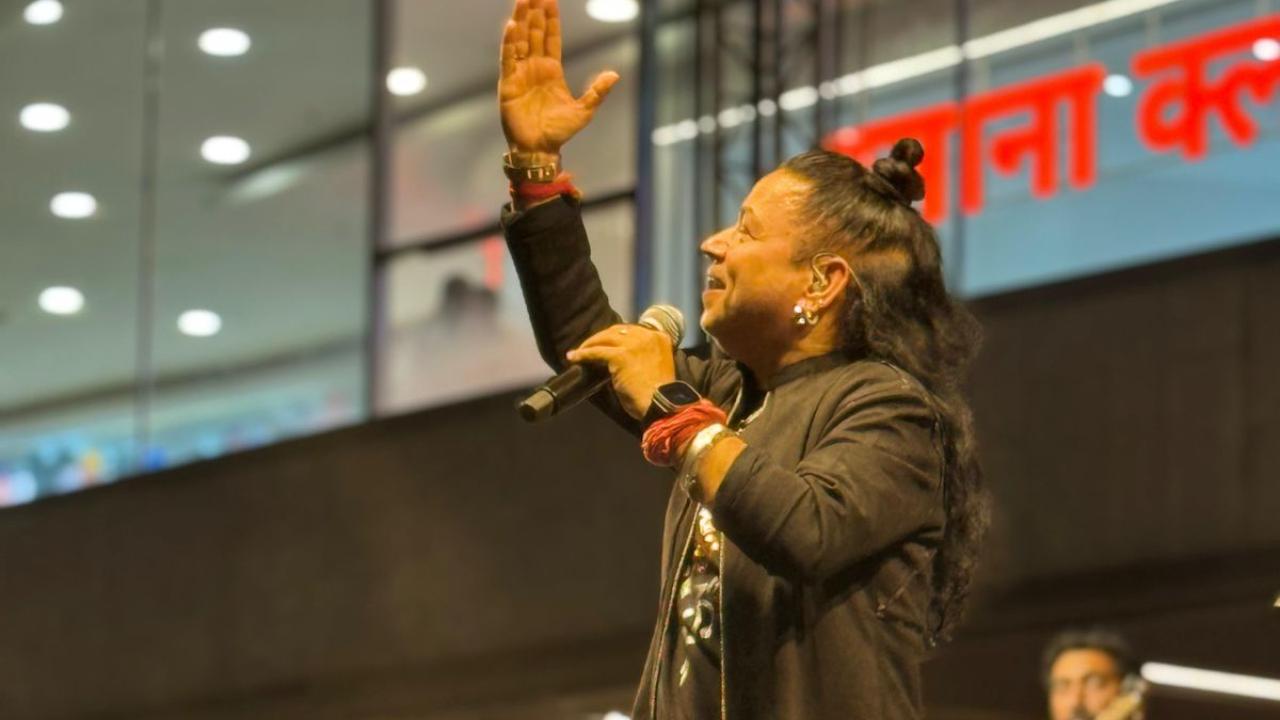 As the excitement built up, Kailash Kher and his band Kailasa took the stage, delivering a soulful performance that had the audience singing along.