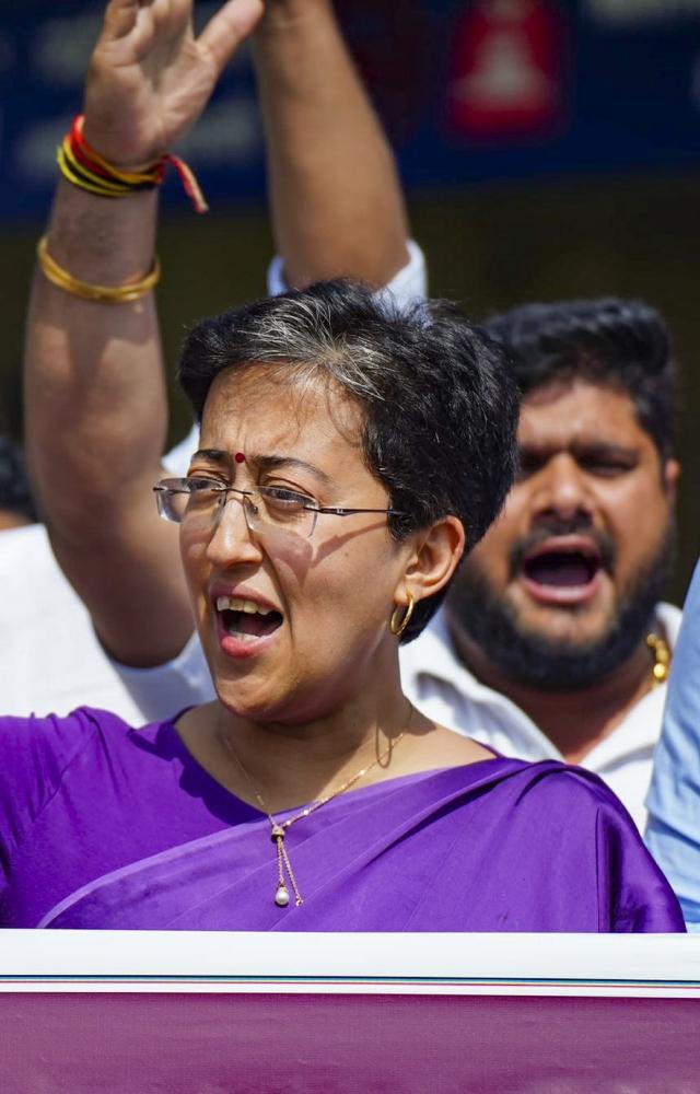The demonstration outside the Mandi House metro station was led by former CM and Leader of Opposition Atishi along with the AAP leaders and workers