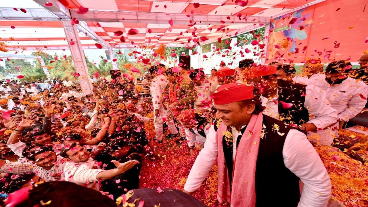 Samajwadi Party chief Akhilesh Yadav attended the Holi celebrations at the party office in Saifai, Uttar Pradesh. The former Uttar Pradesh CM played Holi with flowers with his party followers