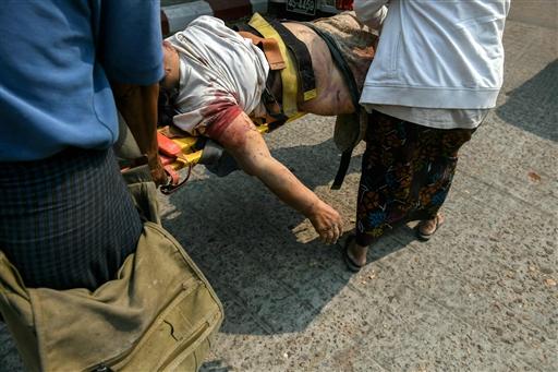 A dramatic video circulating online captured the moment the building crumbled into a cloud of dust as bystanders screamed and ran for safety. Police confirmed they were responding to the collapse near Bangkok’s Chatuchak Market but had no immediate details on the number of workers present at the site.