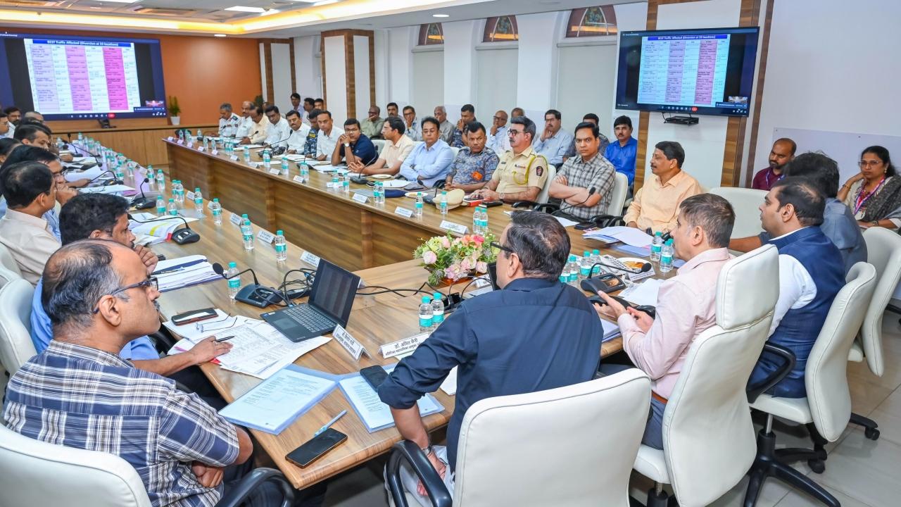 All additional Commissioners and other officials of the BMC, along with representatives of other government agencies, were present for the meeting. In this meeting, Gagrani also directed that the public announcement systems in railway stations remain operational and that tree trimming within railway premises be completed by the end of May, an official said