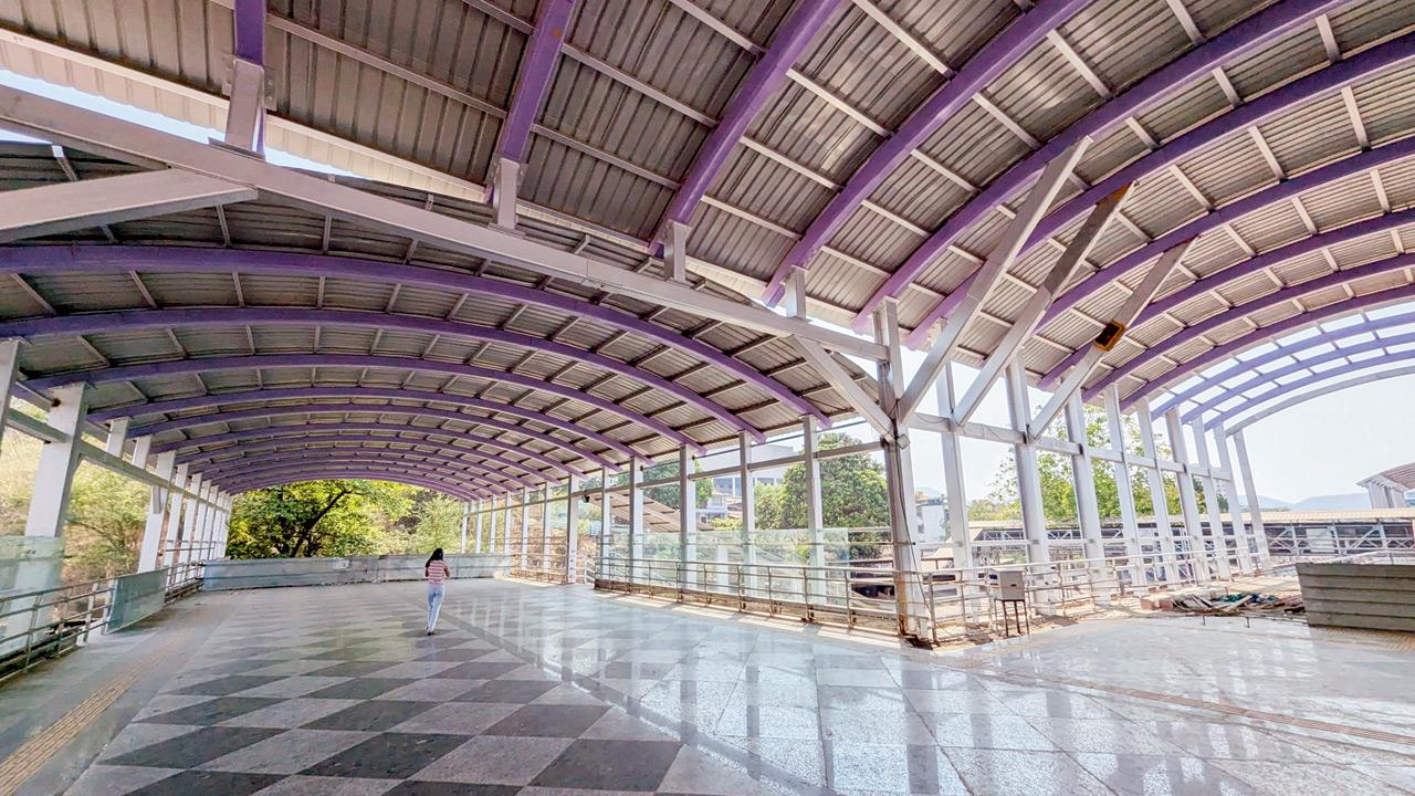 The partially completed deck, which connects the home and island platforms