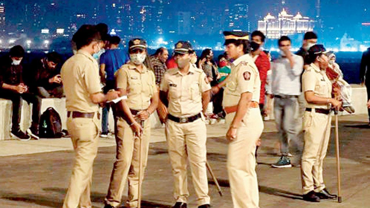 Body of man found at Marine Drive; cops suspect suicide