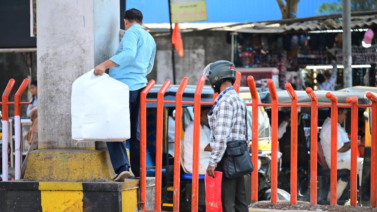 Pedestrians were seen maneuvering around the barriers in search of gaps to cross the road, highlighting the need for clearly marked pedestrian crossings