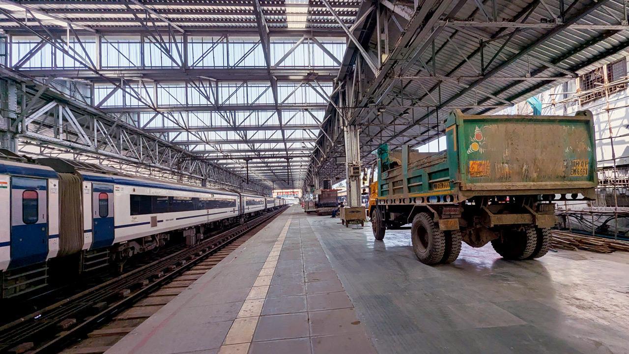 CSMT platforms extended, but commuters won’t be able to use it till 2027
