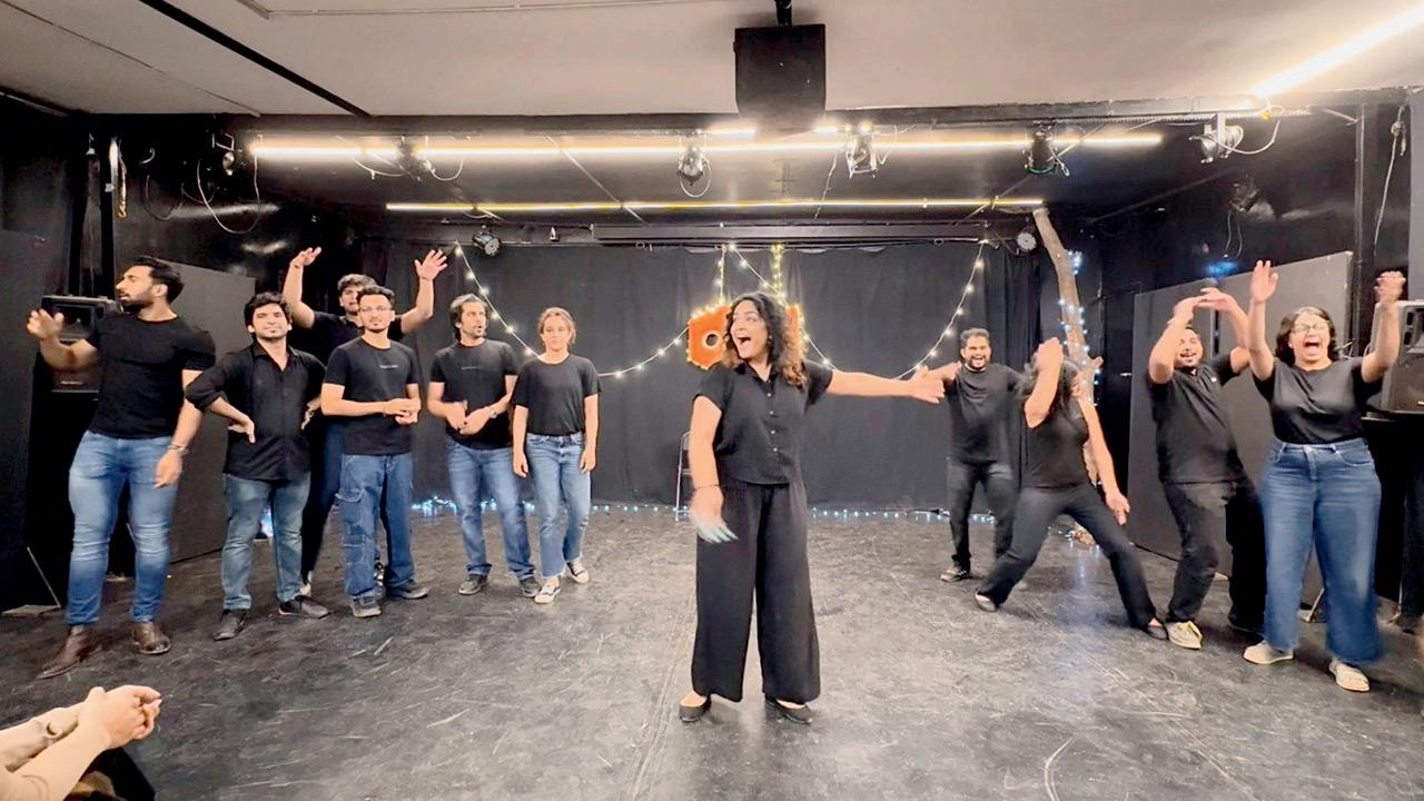 Neeltarni Pratap (centre) hosts a previous improv session; (below) a participant performs a cartwheel. PICS COURTESY/KRISHAN HOODA 