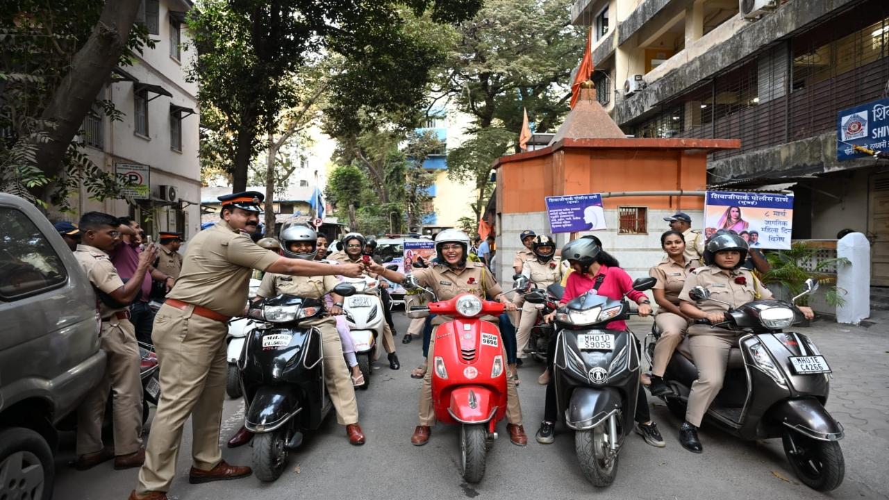 They also distributed sweets and roses on the occasion