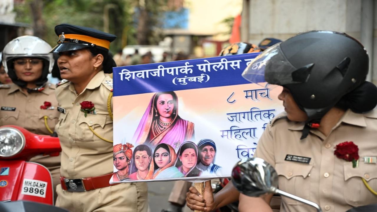 The personnel also carried banners of women heroes of the state with messages of empowerment
