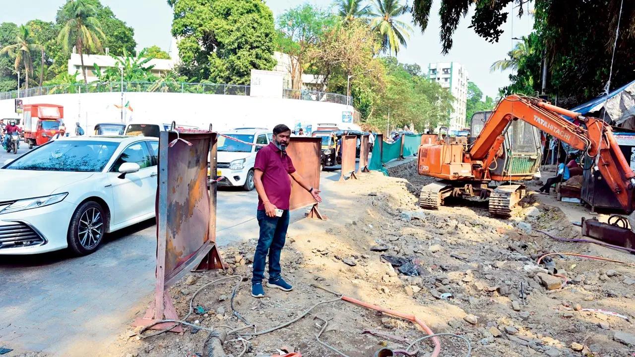 Shiv Sena leader Amit Matondkar blamed the lack of communication with MGL for the incident, stating that the tragedy could have been avoided had proper protocol been followed. Aman Saroj’s family have demanded justice, with his relative Raysaheb Saroj stating that Aman and his friend panicked when the fire erupted, leading to fatal consequences.