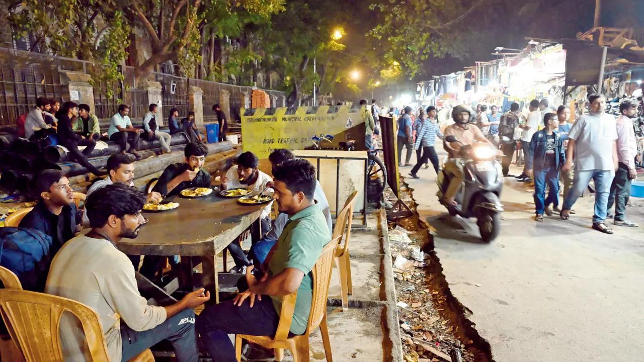 An enterprising food vendor makes the most of an underconstruction road outside CSMT. Pic/Anurag Ahire