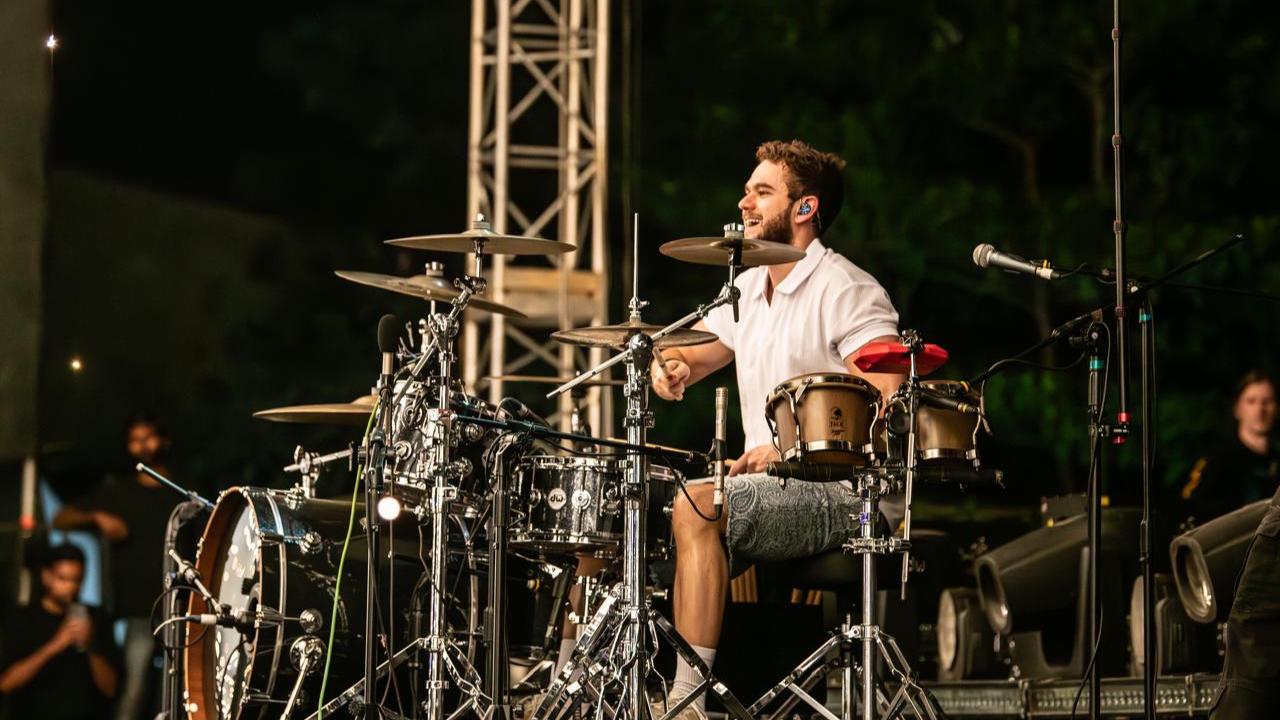 The highlight of the evening was when Zedd dropped a banger ‘Clarity’, ‘Beautiful Now’ and the best of his Telos album ‘Lucky’, sending the crowd into a frenzy