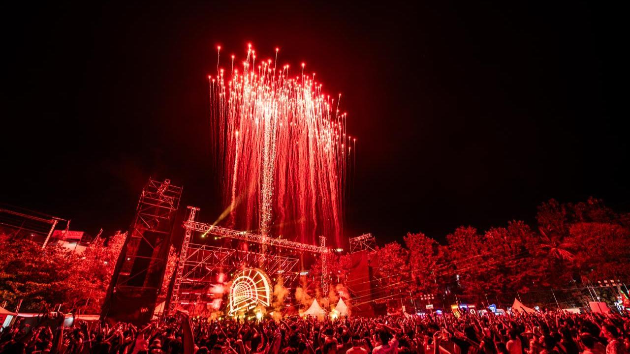 With pulsating visuals, immersive production and a setlist packed with fan-favourites, the night unfolded like a dream. The audience sang along to superhit anthems like ‘Clarity’, ‘The Middle’, ‘Stay the Night’ and ‘Beautiful Now’, while massive drops, seamless transitions and stunning light displays kept the energy at an all-time high