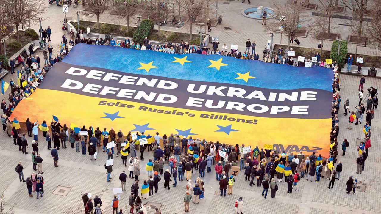 EU leaders kick-off emergency summit to ramp up defences