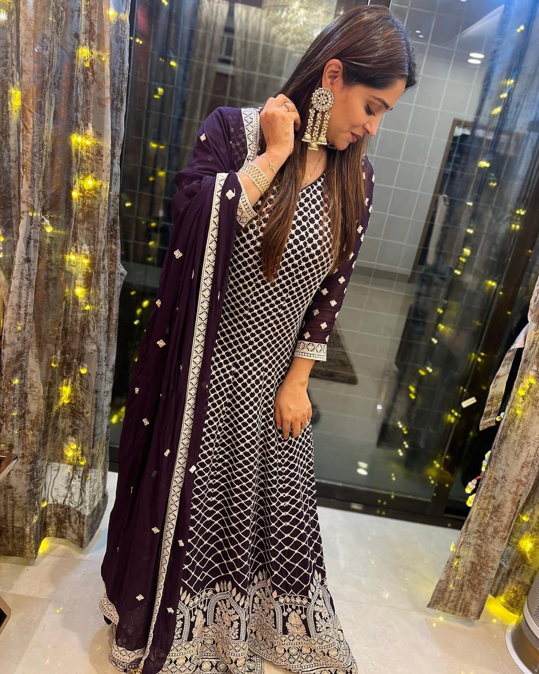 Dipika Kakar's stunning purple floor-length suit paired with a matching dupatta and stylish jewellery, can be a perfect choice to slay this Eid