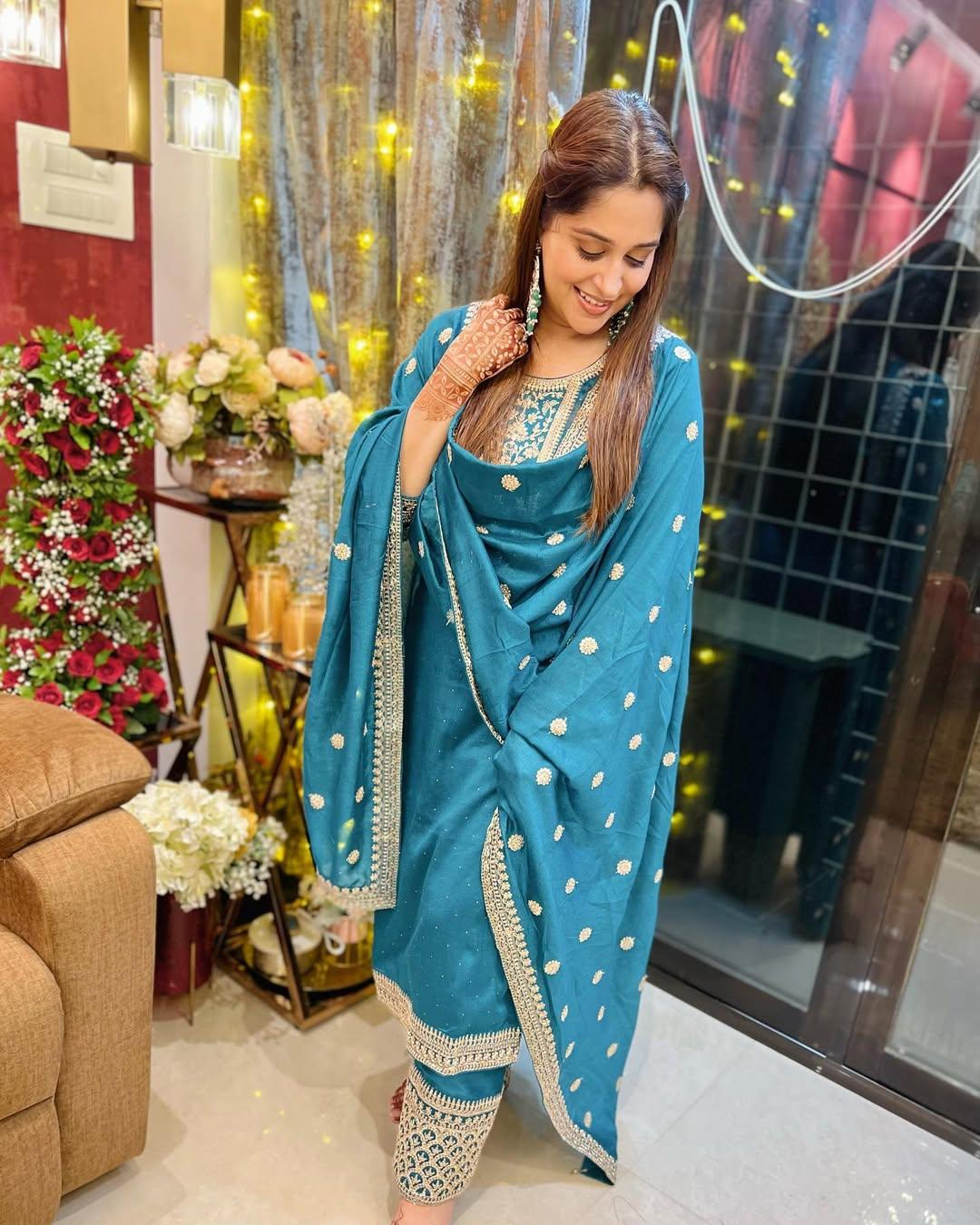 In this look, Dipika wore a blue suit which featured detailed embroidery at the front and paired it with a dupatta and matching pants with broad borders