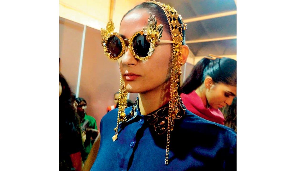 Esha Amin’s retro-styled bejewelled headband 