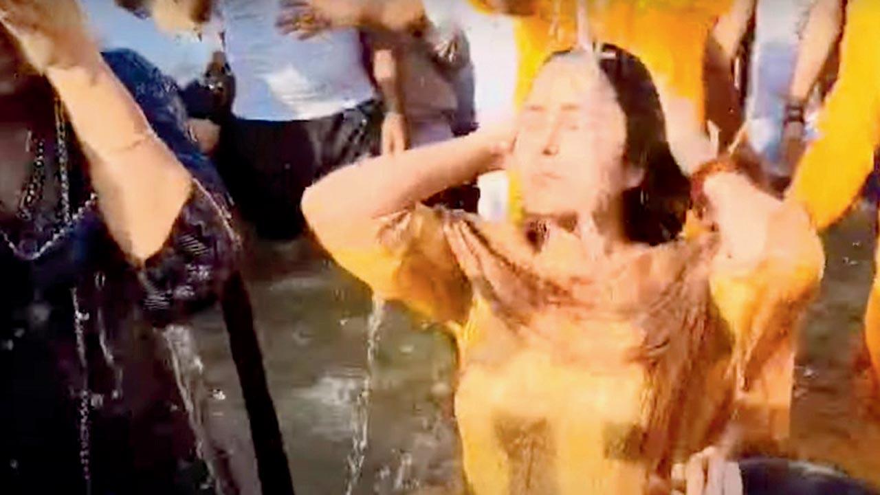 Katrina Kaif being recorded while she takes a dip at the Triveni Sangam. Pic/youtube@showsha