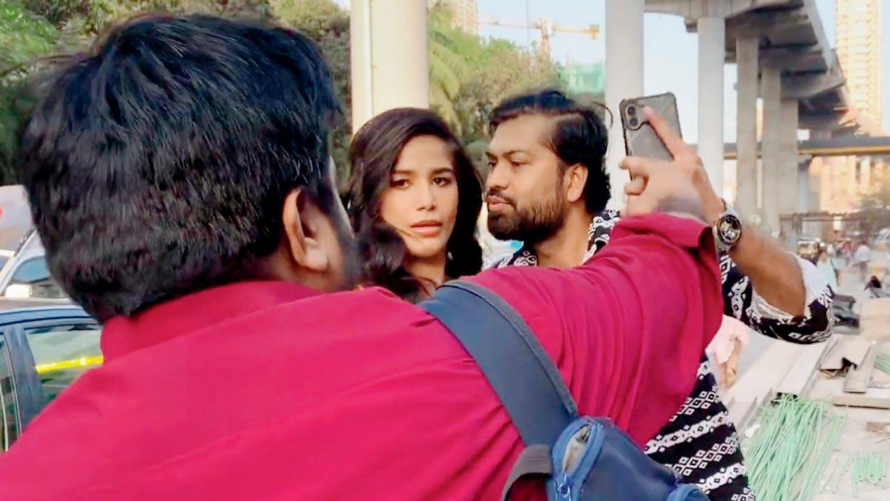 A man approached Poonam Pandey on the pretext of getting a selfie but tried to kiss her on the cheek instead. Pic/Youtube@showsha