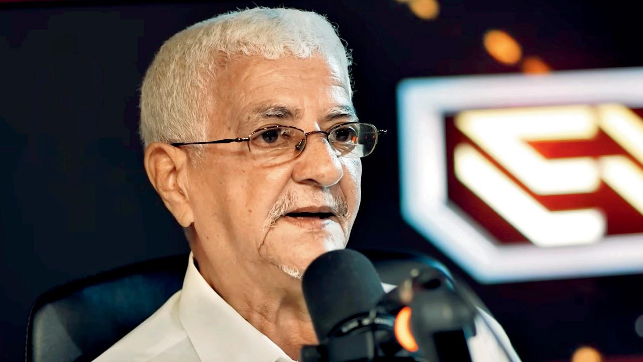 At the age of 73, he continues his work as a tailor, and as a man. Pic/YOUTUBE@Estonoesradio