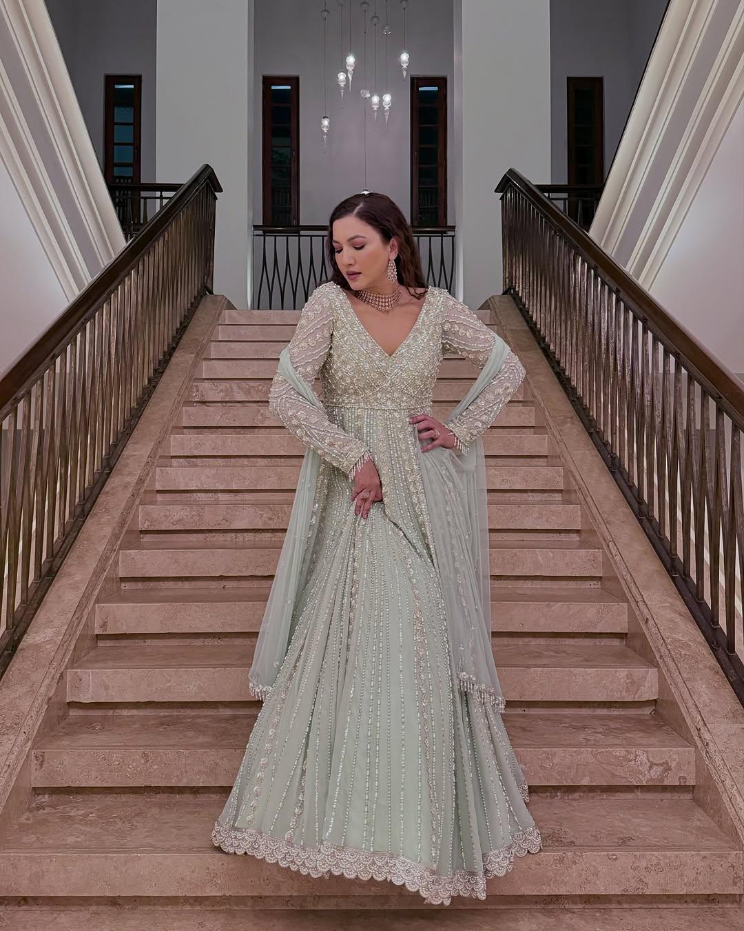 If you are not a fan of golden, then you have nothing to worry about because Gauahar's Instagram is a treasure trove of all the beauty tips you need. In this look, the actress aced a shiny, embroidered Anarkali