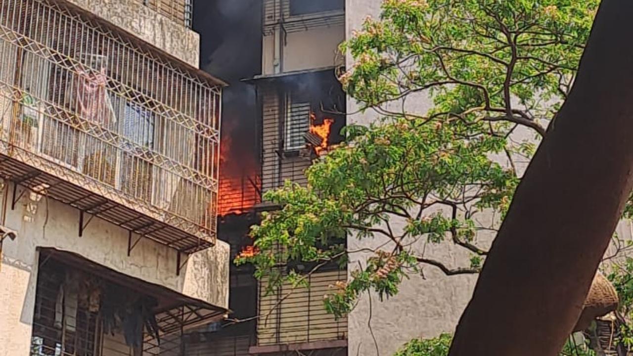 Mumbai: Fire breaks out at a residential building in Ghatkopar, no injuries reported