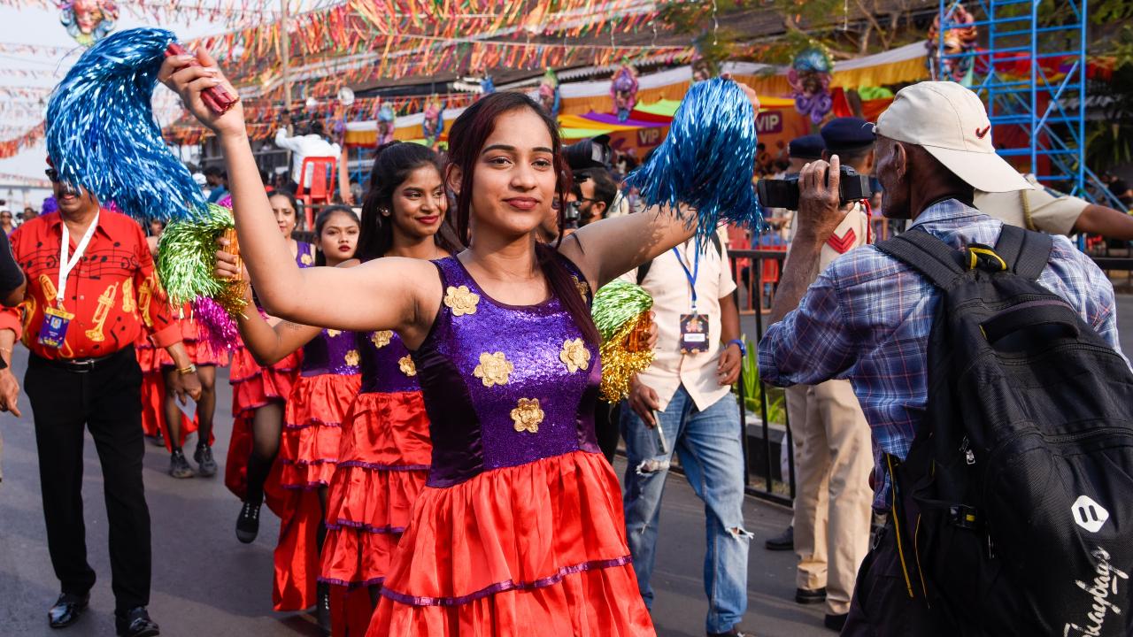 This year’s Carnival has attracted a significant number of international tourists, with visitors from across the globe gathering in Goa to witness the grand spectacle