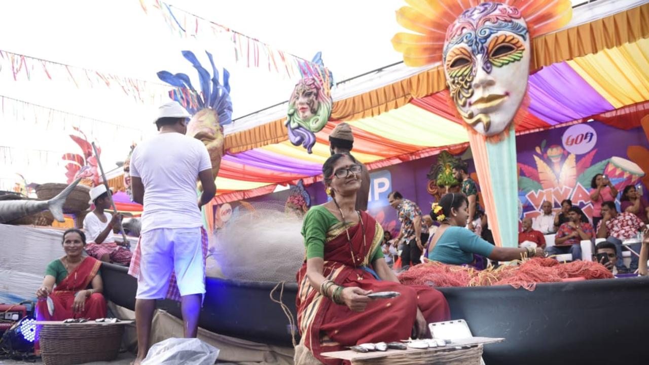 The streets resonated with flamboyant dancers, street performers, and infectious music, creating an atmosphere of unbridled festivities