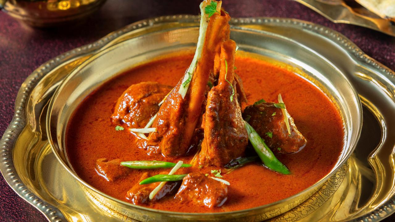 Gosht ki Nihaari While there is a lot to explore when it comes to cooking for the festival, chef Asif Qureshi, Indian masterchef at Saffron in JW Marriott Mumbai Juhu, says you can make a Gosht ki Nihaari for Eid.