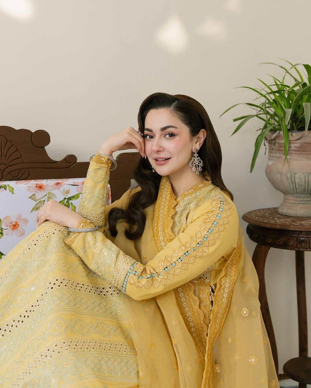 The first stunning look has Hania Aamir looking like a sunflower in this beautiful yellow suit set featuring heavy embroidery. The actress kept her hair open with a side partition and wore beautiful earrings to accessorize her appearance