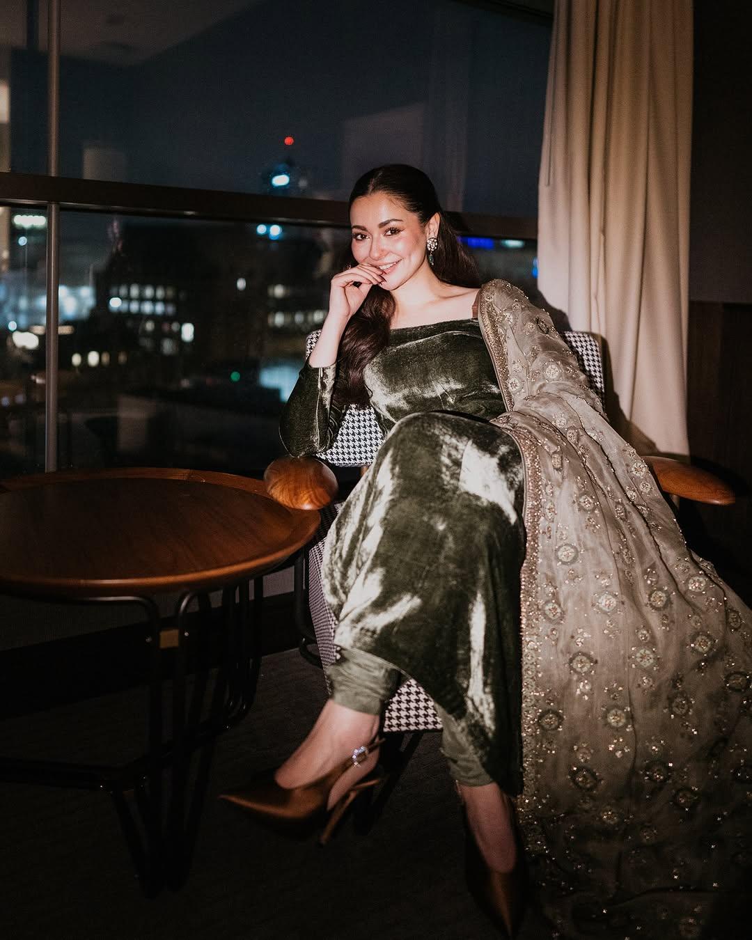 If you are confused about what to wear at a grand Iftar party hosted at a fan's house, then we have one outfit that will make your eyes shine bright. This stunning plain shiny long kurta paired with a contrasting dupatta can be your best friend and will get you praises from everyone