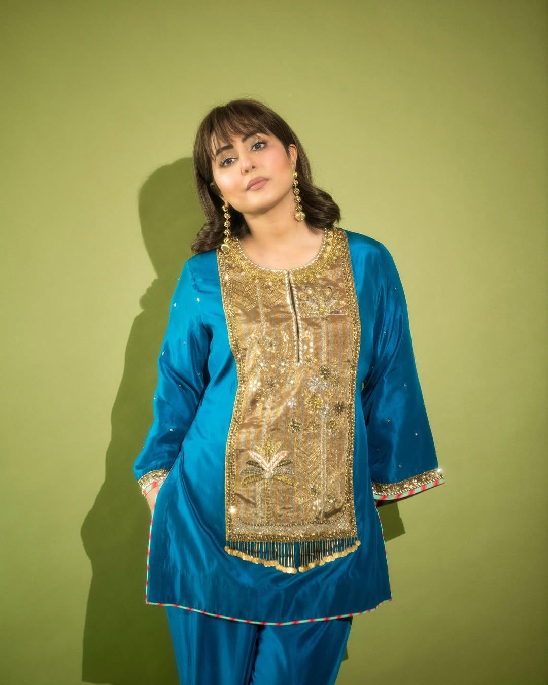 In this look, Hina wore a blue-coloured mini kurta featuring beautiful golden embroidery at the front. The actress paired her kurta with loose pyjamas that had a broad border.