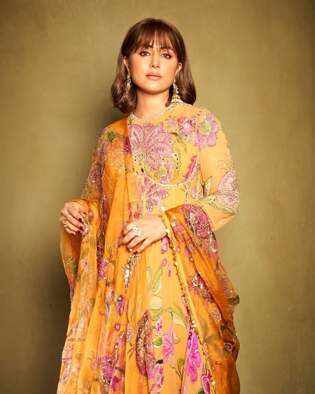 The actress' gown featured beautiful pink floral prints and intricate silver embroidery at the top. She elevated her appearance with a matching dupatta.