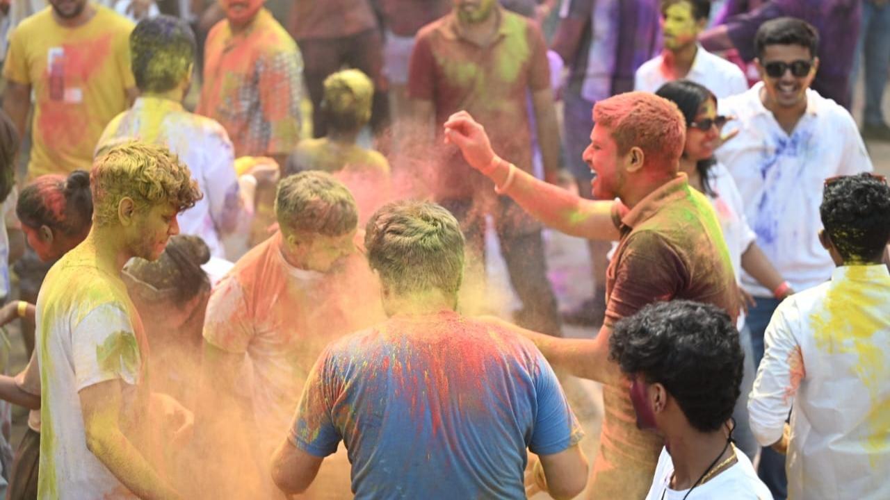Holi 2025 celebrations in Mumbai: Four hospitalised, several treated for injuries