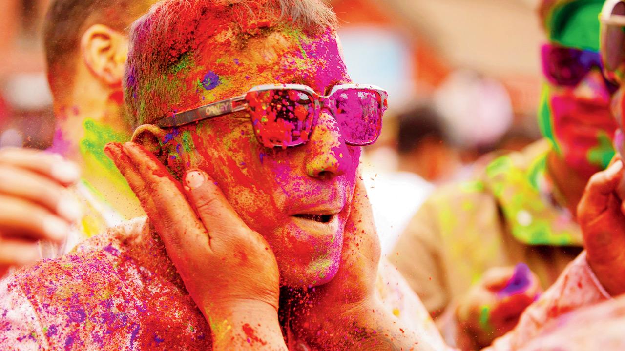 when is holi in year 2025