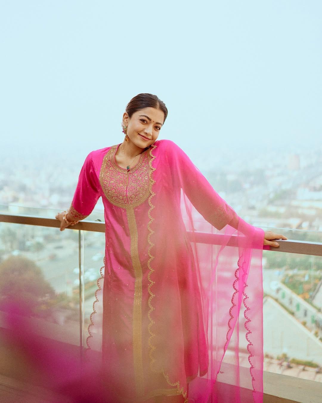 Rashmika looked breathtaking in a fuchsia silk Qala kurta and pants adorned with intricate embroidery on the borders and kurta