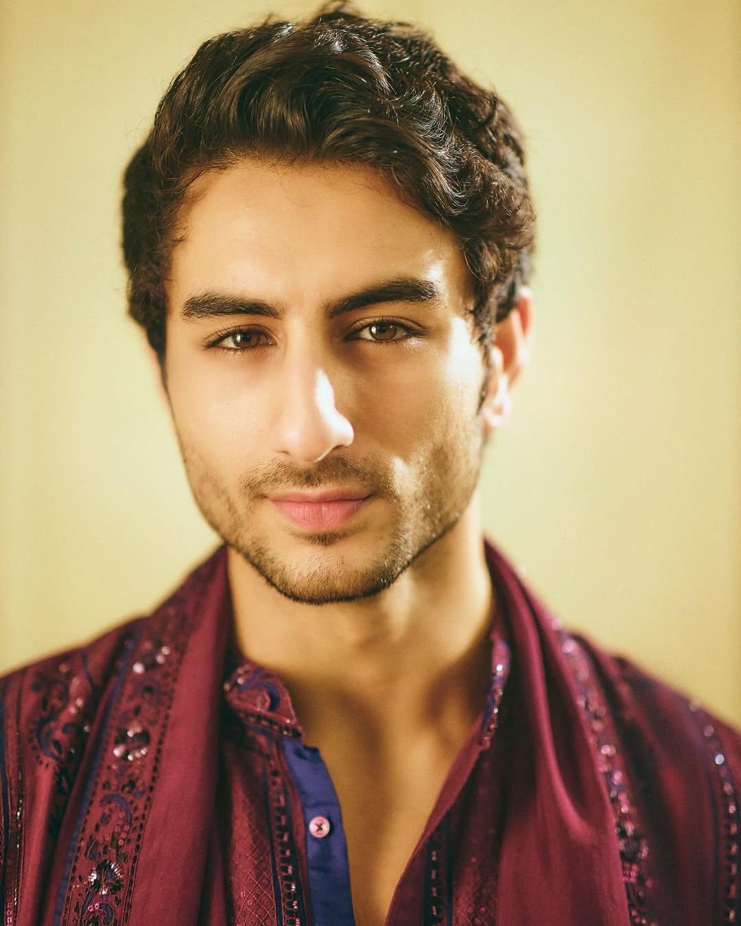 Ibrahim Ali Khan showcased his versatility by looking regal and elegant in a deep maroon embroidered kurta that exuded traditional charm