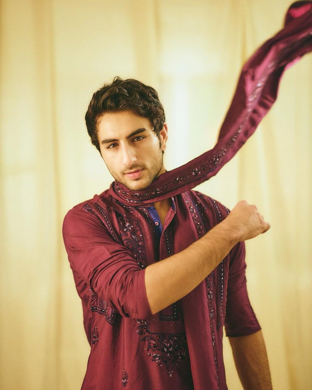 He enhanced the ethnic appeal by pairing the kurta with a flowy dupatta, creating a graceful and sophisticated silhouette