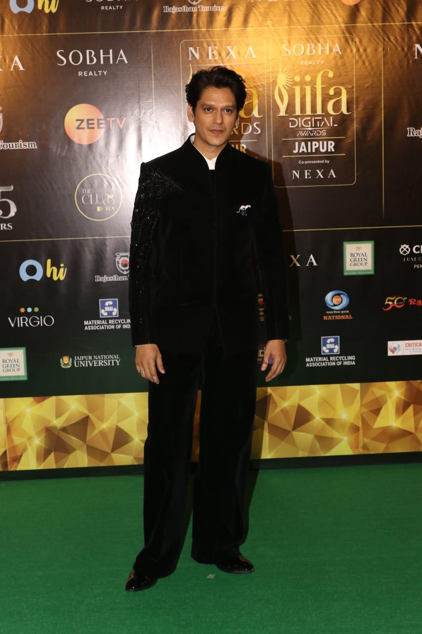 Vijay Varma stunned in an all-black outfit. The actor, in his signature style, wore a black blazer with matching loose pants