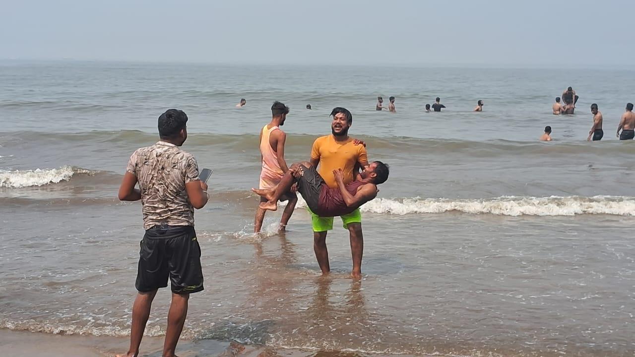 IN PHOTOS: Juhu Beach bursts with colours as Holi 2025 brings festive cheer