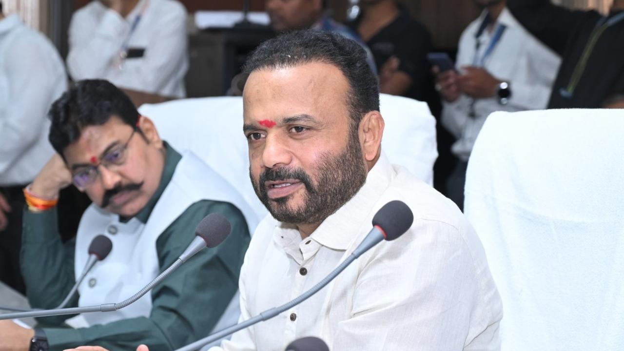 'Woman who accused Maharashtra minister Gore of harassment held for extortion'