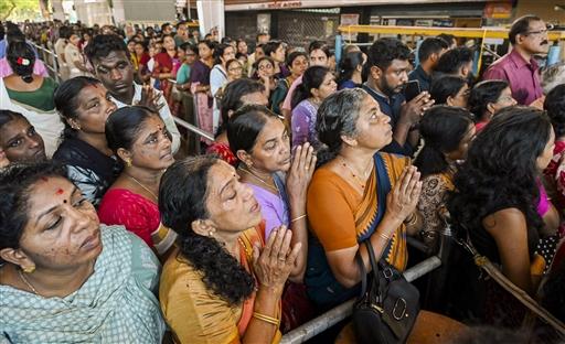 Thousands of devotees gather at the Attukal Bhagavathy Temple, offering prayers and participating in rituals that symbolise devotion and prosperity. The festival is known for its unique practice where women prepare a sacred offering of Pongala (sweet rice dish) in earthen pots.