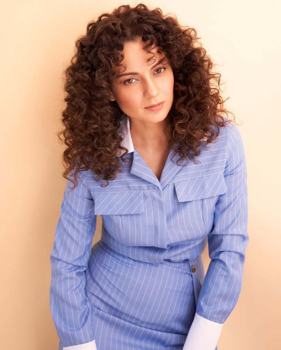 To give her look a stylish touch, Kangana left her hair open in maggie curls and put on minimal makeup to let her natural beauty shine