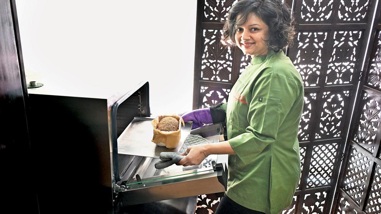 This food-loving community in Thane gathers monthly to explore regional cuisines