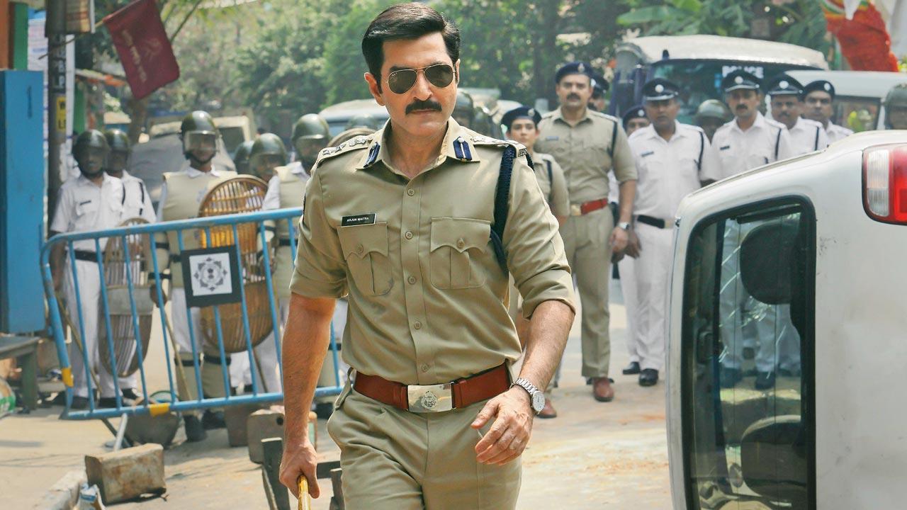 Jeet as IPS officer Arjun Maitra